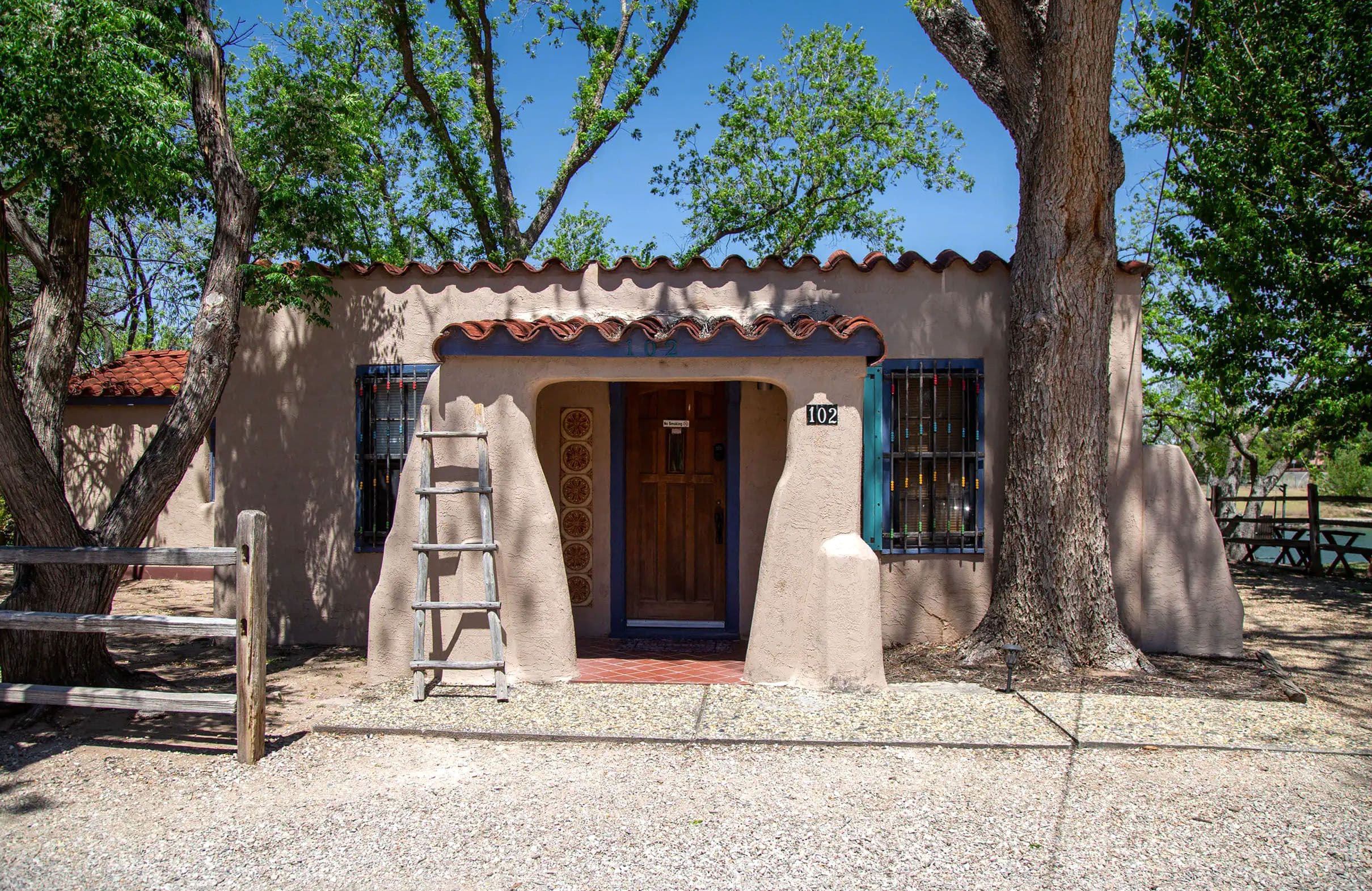 The Best Airbnbs, Lodges, and Hotels Near Carlsbad Caverns National Park